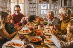 extended-family-applauding-thanksgiving-dinner