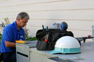 HVAC-technician-repairing-an-outdoor-AC-unit